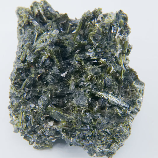 Epidote Specimen Grade A Pakistan 162g - Luna Panther
