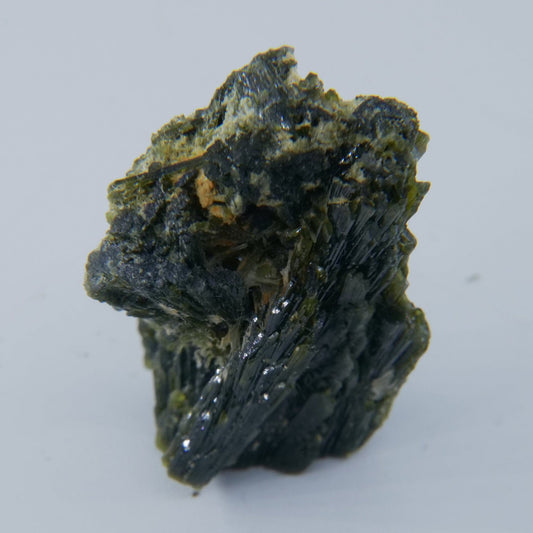 Epidote Specimen Pakistan Grade A 14g - Luna Panther