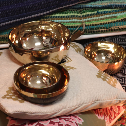 Polished Extra Large Shining Bell-Metal Handmade Singing Bowl (approx 1500g) - 21cm featuring natural patterning and unique variations - Luna Panther