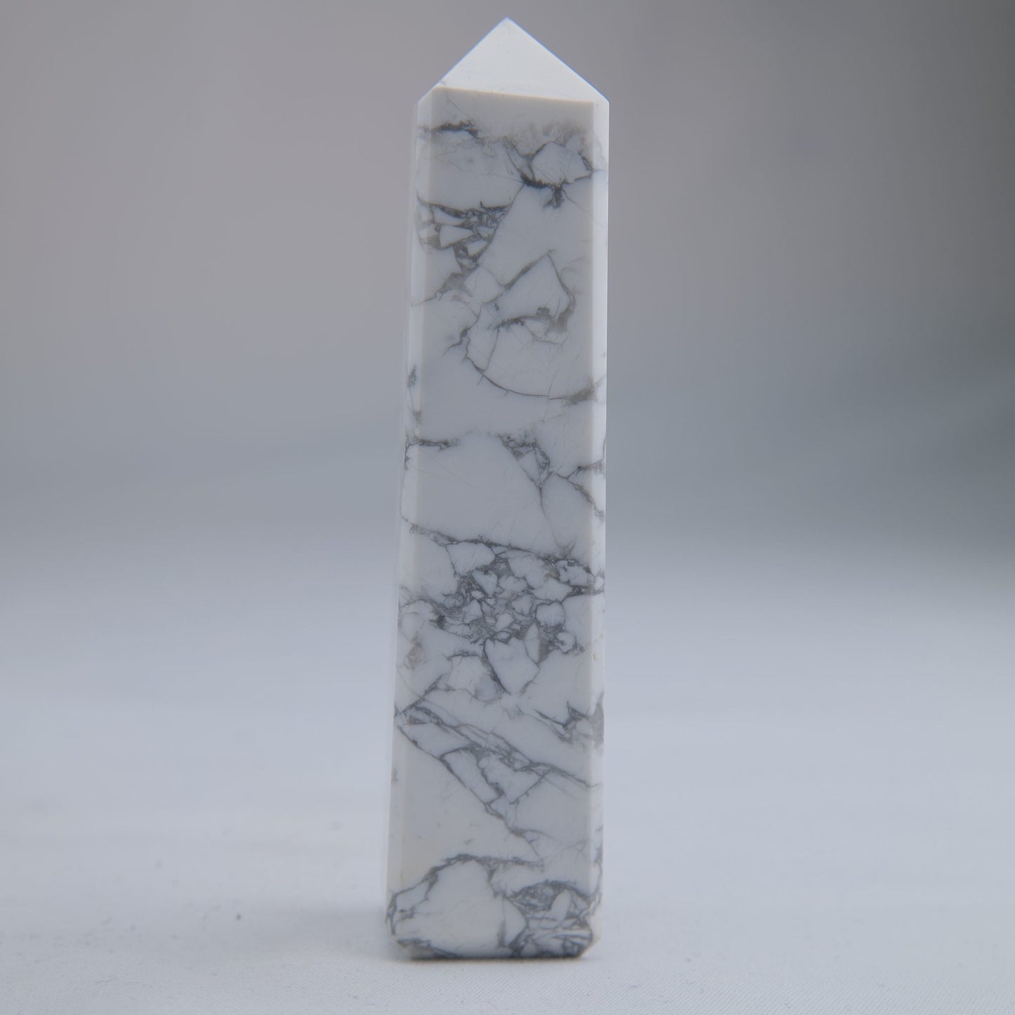 Howlite Crystal Tower 130g - Luna Panther