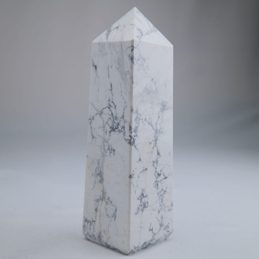 Howlite Tower 453g - Luna Panther alternate view