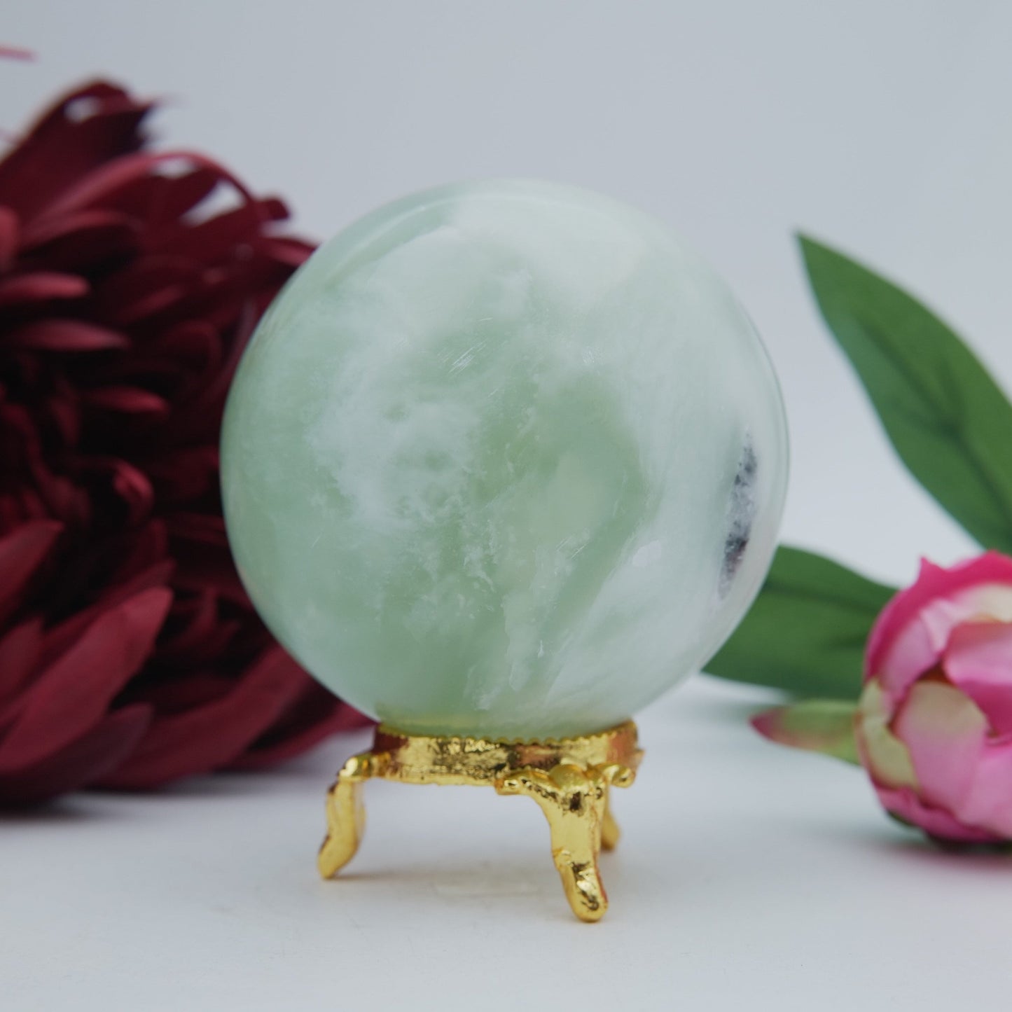 Jade Serpentine Sphere — 418 g (67 mm) - Luna Panther