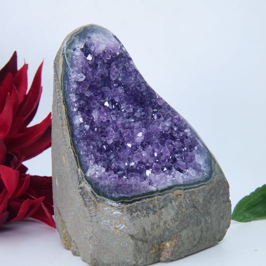 Uruguayan Polished Amethyst Geode – A Grade, 690 g tarot deck