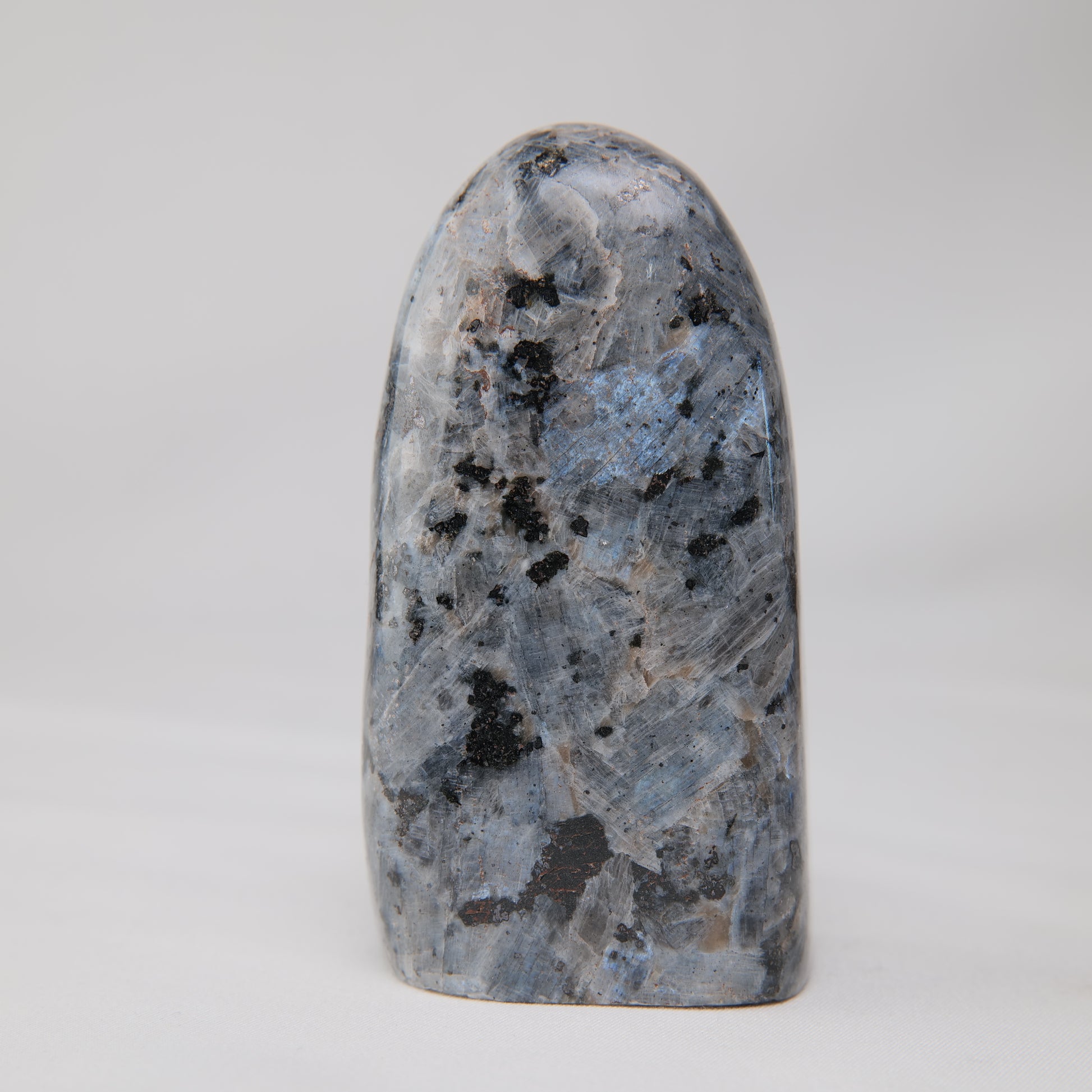 larvikite freeform 252g front view