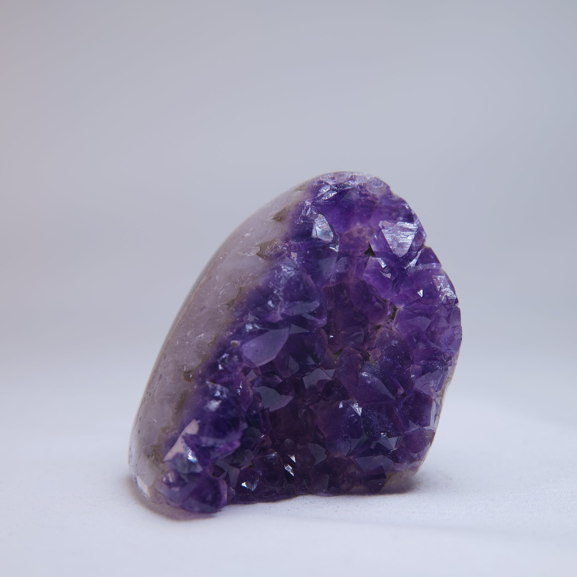 Uruguay Amethyst druzy freeform 118g – angled front view
