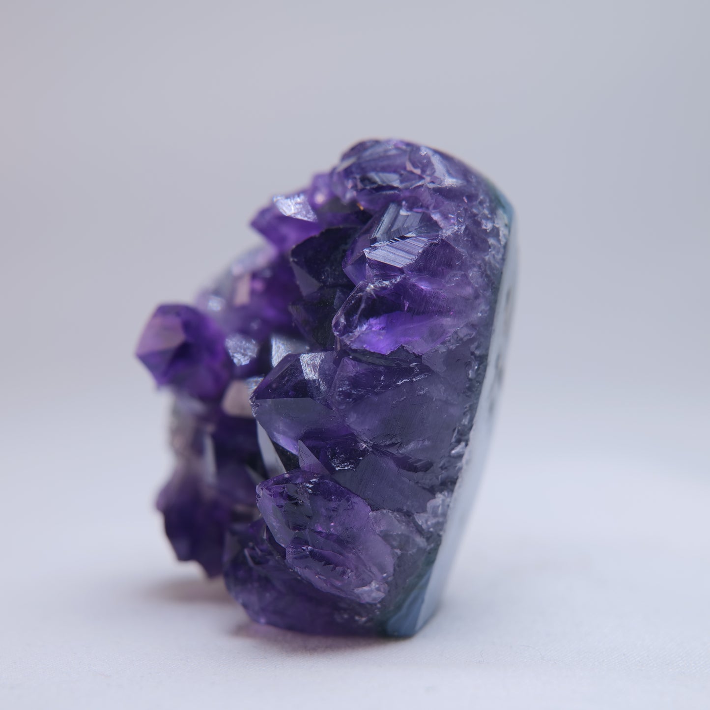 Uruguay Amethyst druzy freeform 97g – angled side view