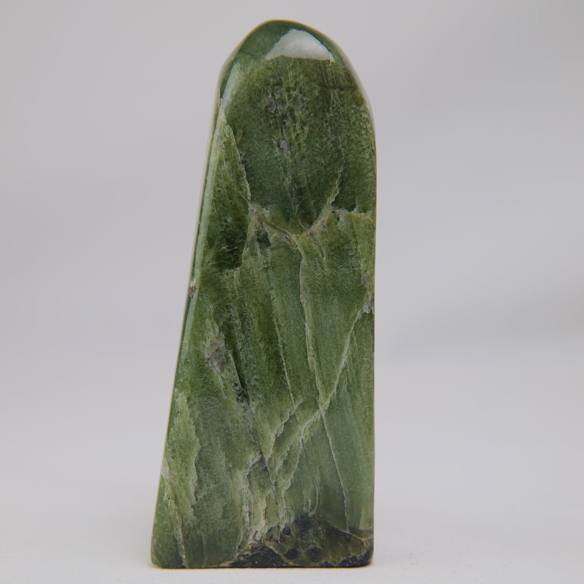 Tremolite Freeform, 225g, tremolite freeform 225g front right view