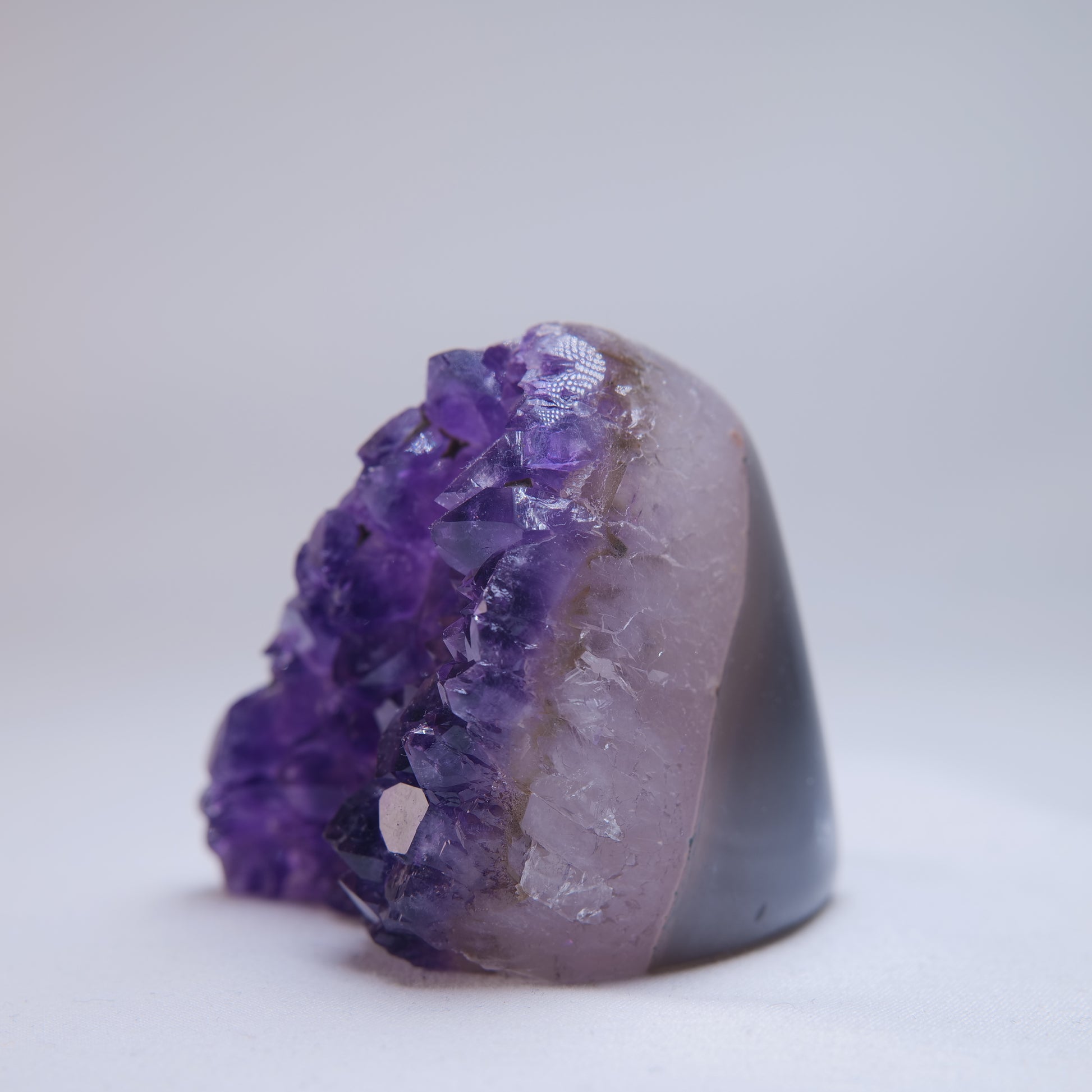 Uruguay Amethyst druzy freeform 118g – side view
