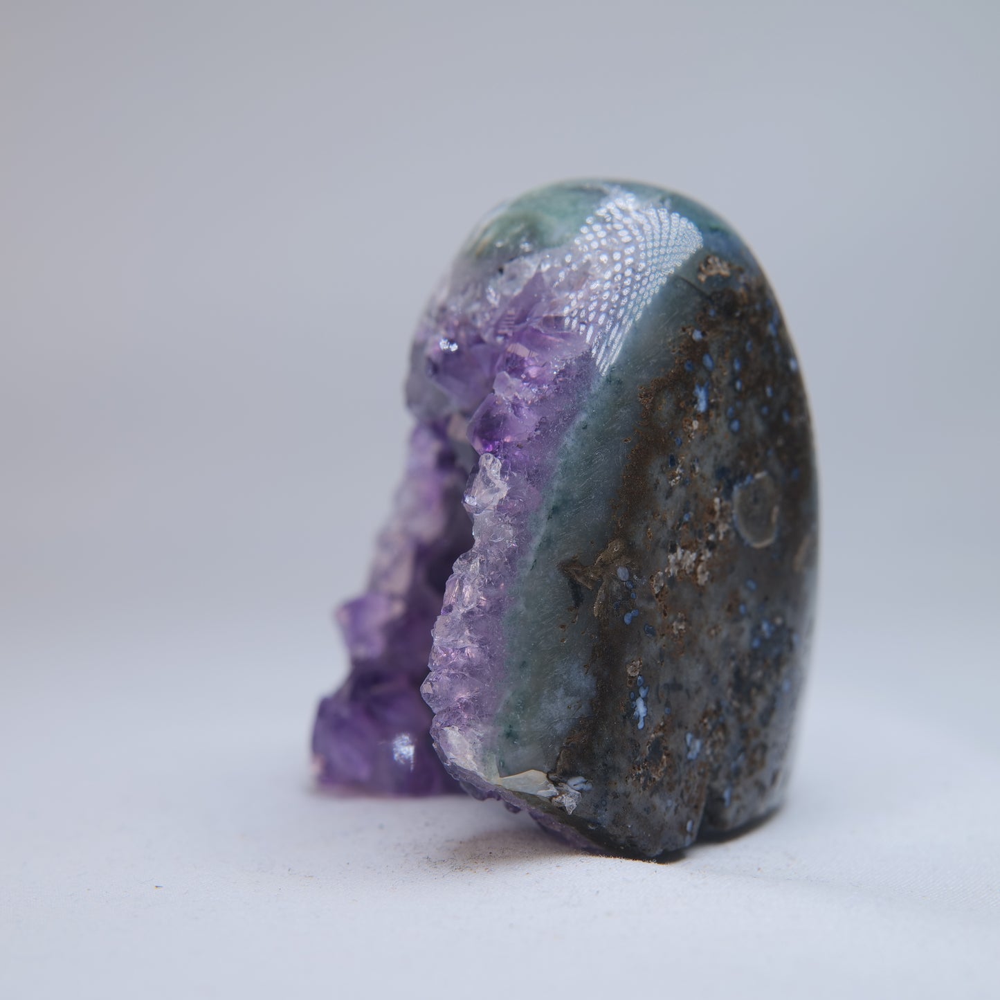 Uruguay Amethyst Druzy Freeform 210g – side view