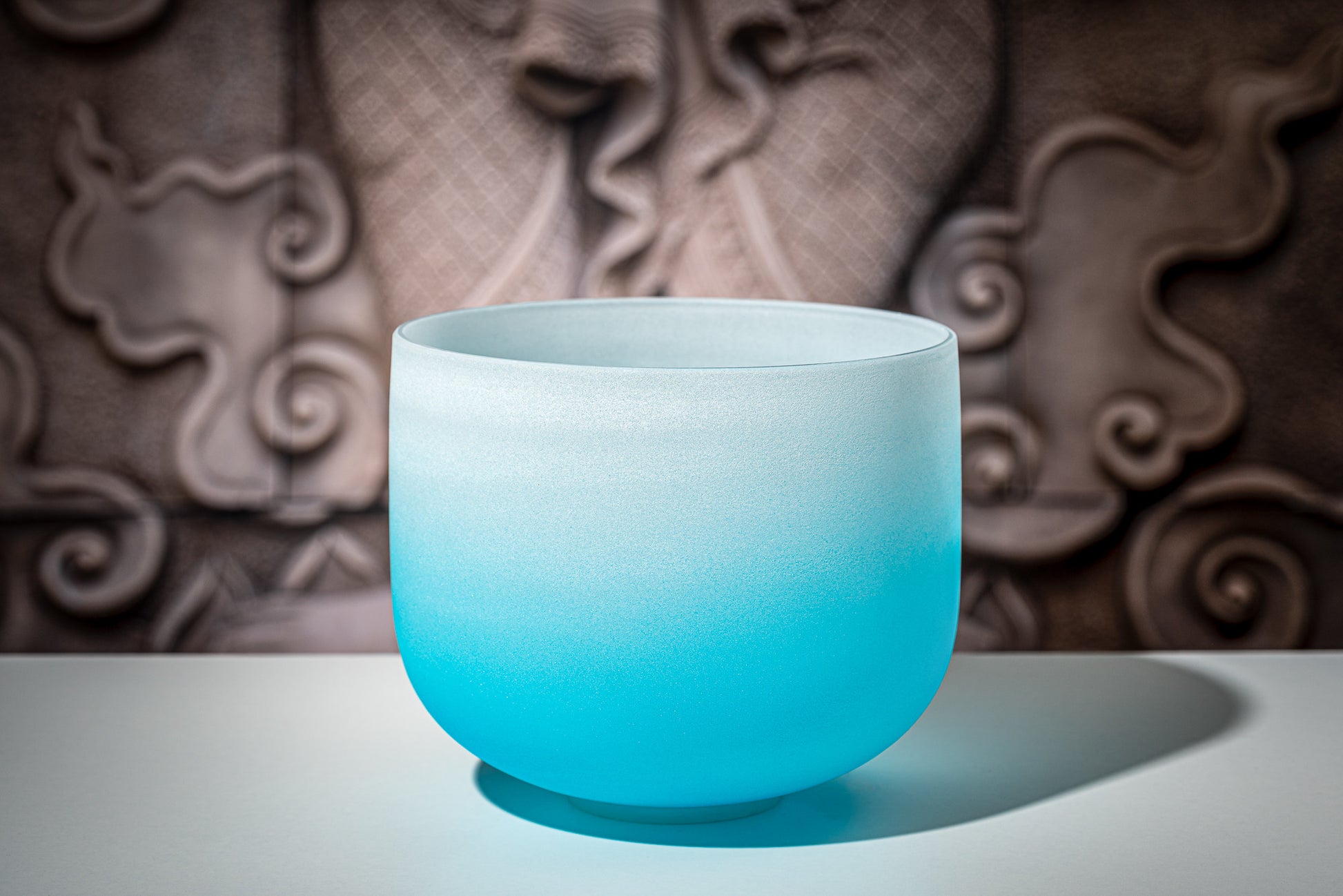 MEINL Sonic Energy Color-Frosted Crystal Singing Bowl Chakra Set 7 pcs - B4/A4/G4/F4/E4/D4/C4/ detail view 13 at Luna Panther