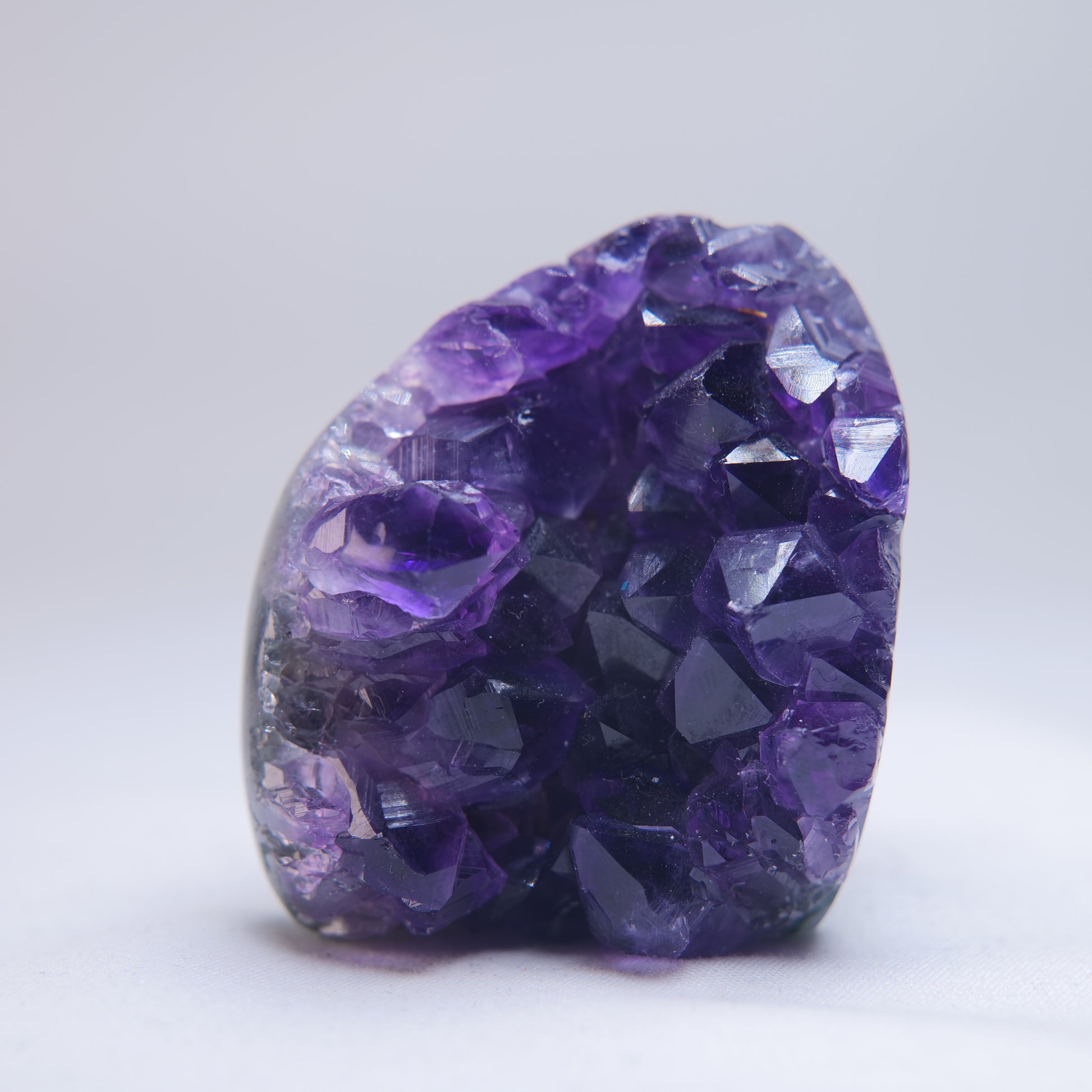 Uruguay Amethyst druzy freeform 97g – crystal detail