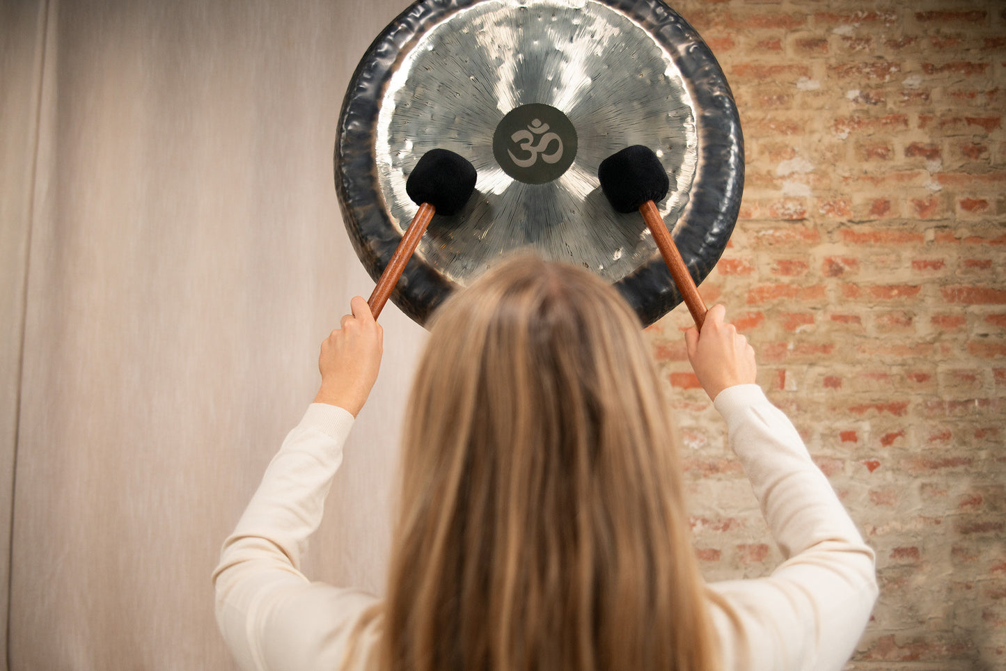 MEINL Sonic Energy Om Gong 24" - 136.10 Hz/C#2/Heart Chakra detail view 5 at Luna Panther