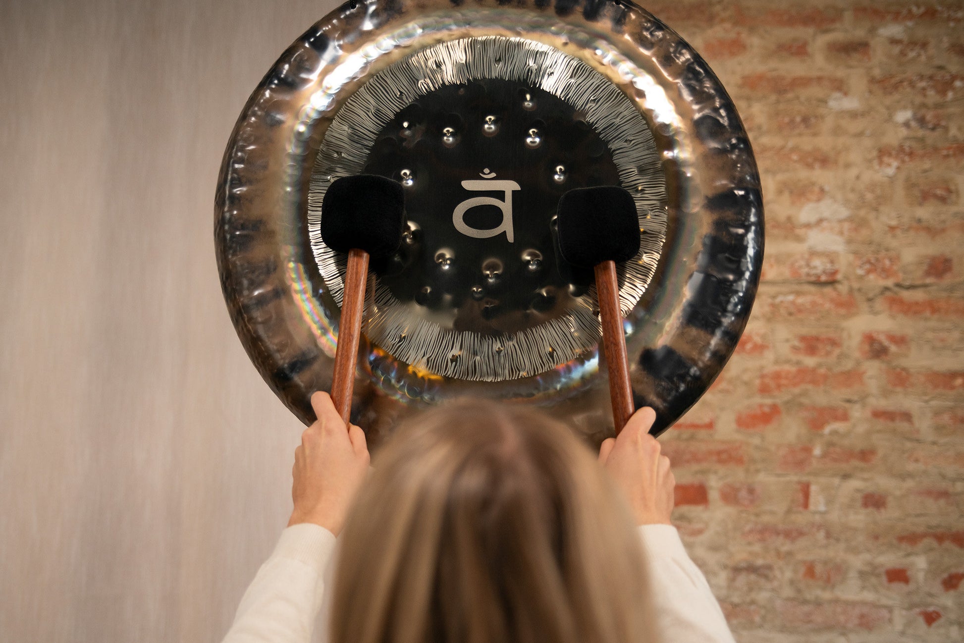 Meinl Sonic Energy Chakra Gong 24" - Sacral Chakra/210,42 Hz/G#2 detail view 6 at Luna Panther