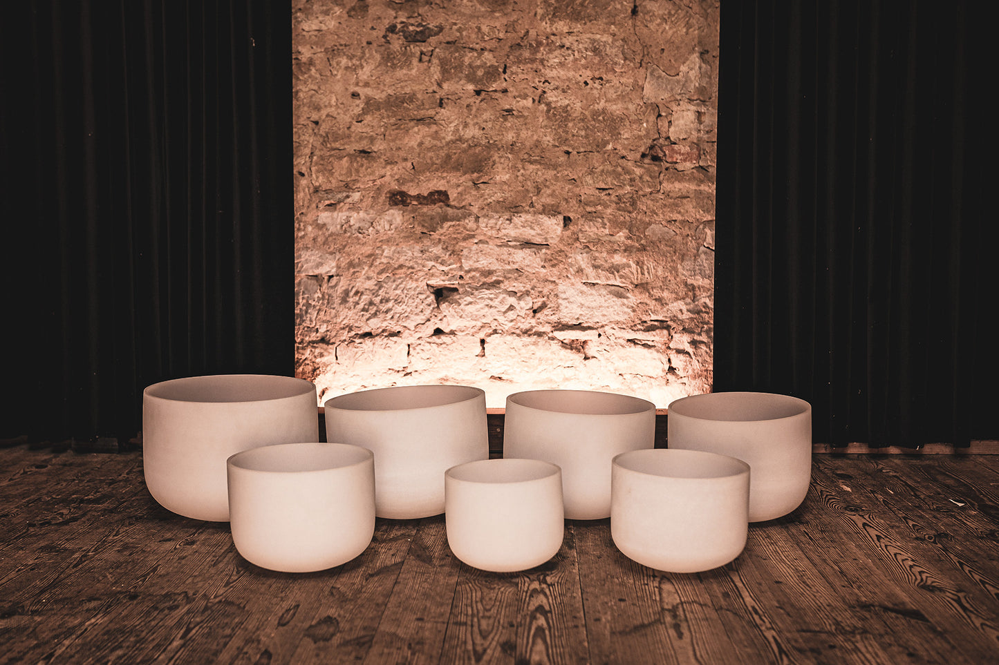 MEINL Sonic Energy White-Frosted Crystal Singing Bowls Set 7 pcs - B4/A4/G4/F4/E4/D4/C4/432 Hz detail view 2 at Luna Panther