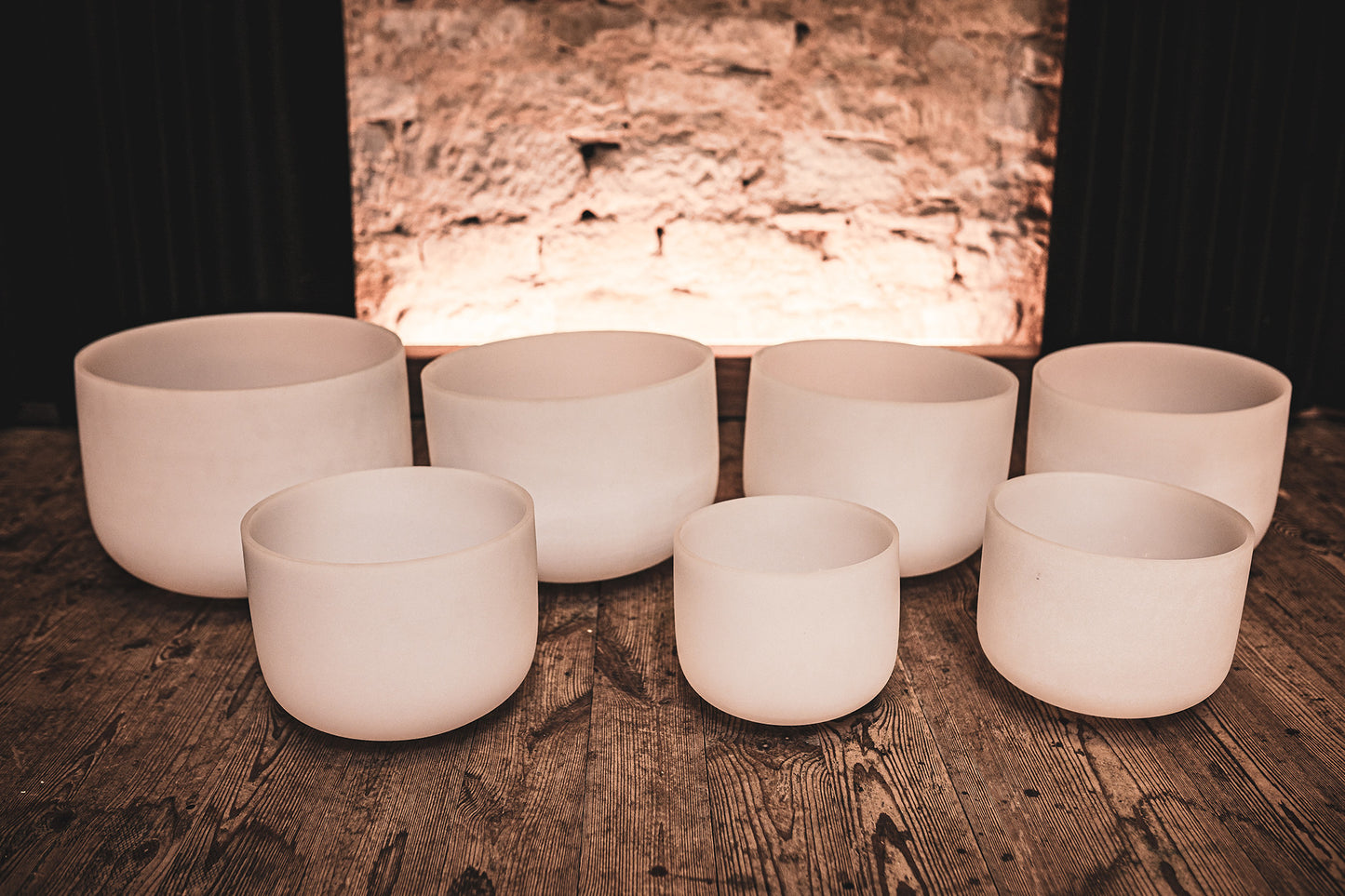 MEINL Sonic Energy White-Frosted Crystal Singing Bowls Set 7 pcs - B4/A4/G4/F4/E4/D4/C4/432 Hz detail view 3 at Luna Panther