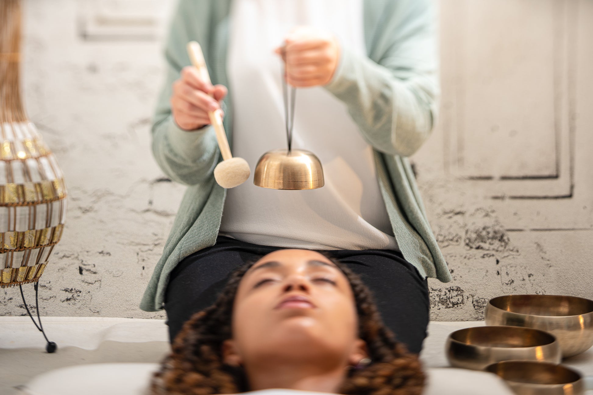 MEINL Sonic Energy Cosmos Series Singing Bowl Set 6 pcs - 250/650/800/1000g + Mallets detail view 13 at Luna Panther