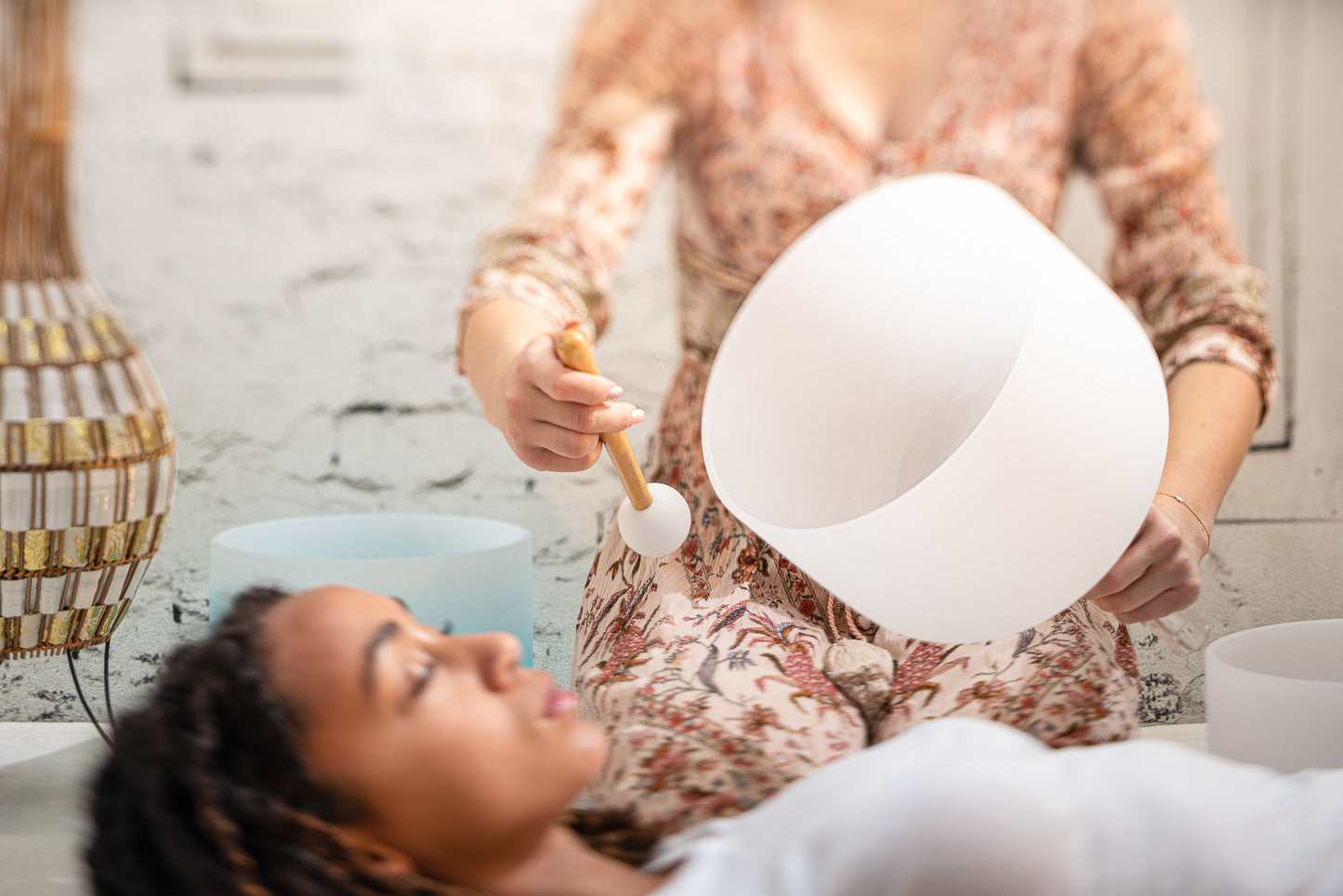 MEINL Sonic Energy White-frosted Crystal Singing Bowl with Handle 10" - F4/Heart Chakra/432 Hz detail view 5 at Luna Panther