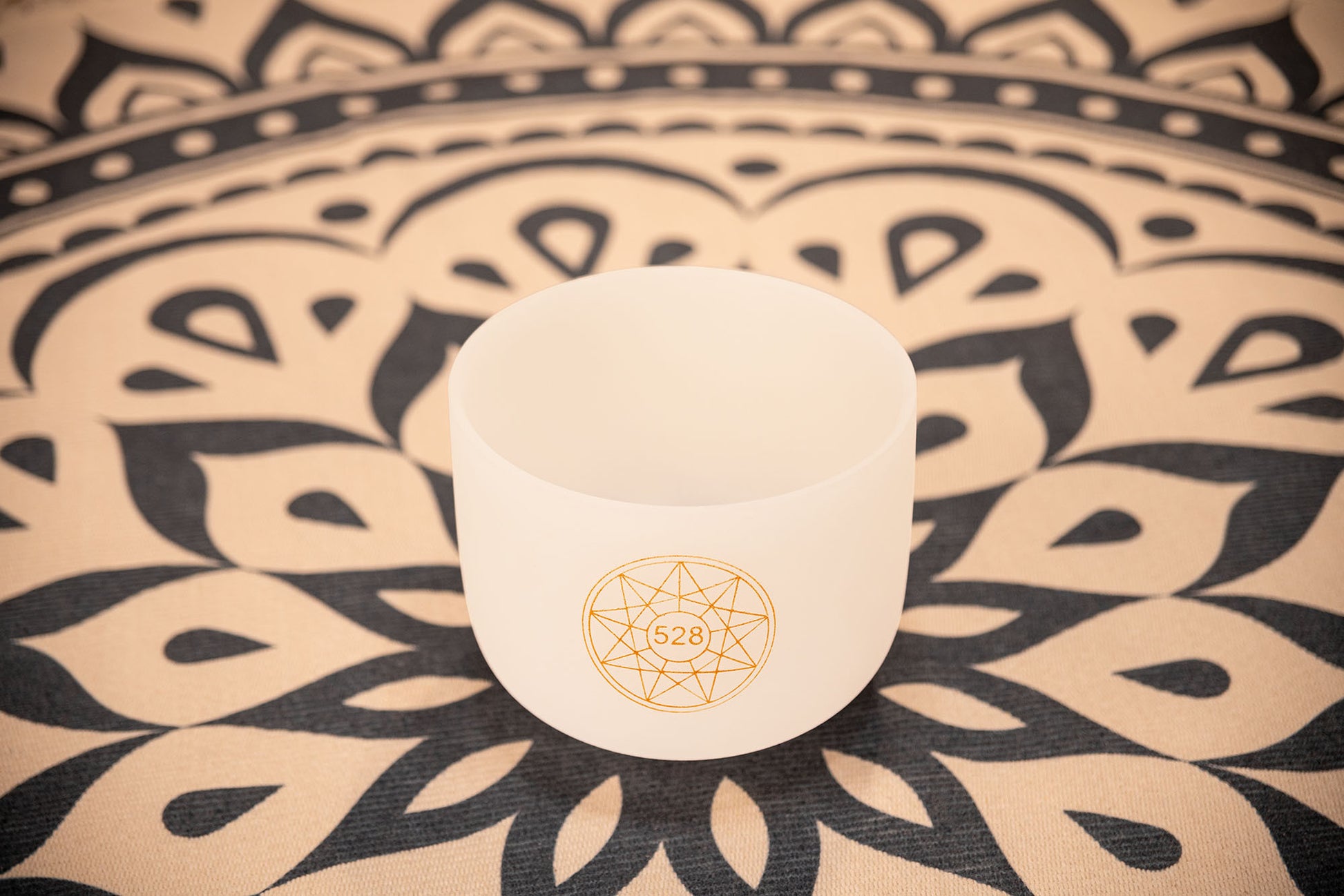 MEINL Sonic Energy Solfeggio Crystal Singing Bowl 8" - C5/Mi/528 Hz detail view 5 at Luna Panther