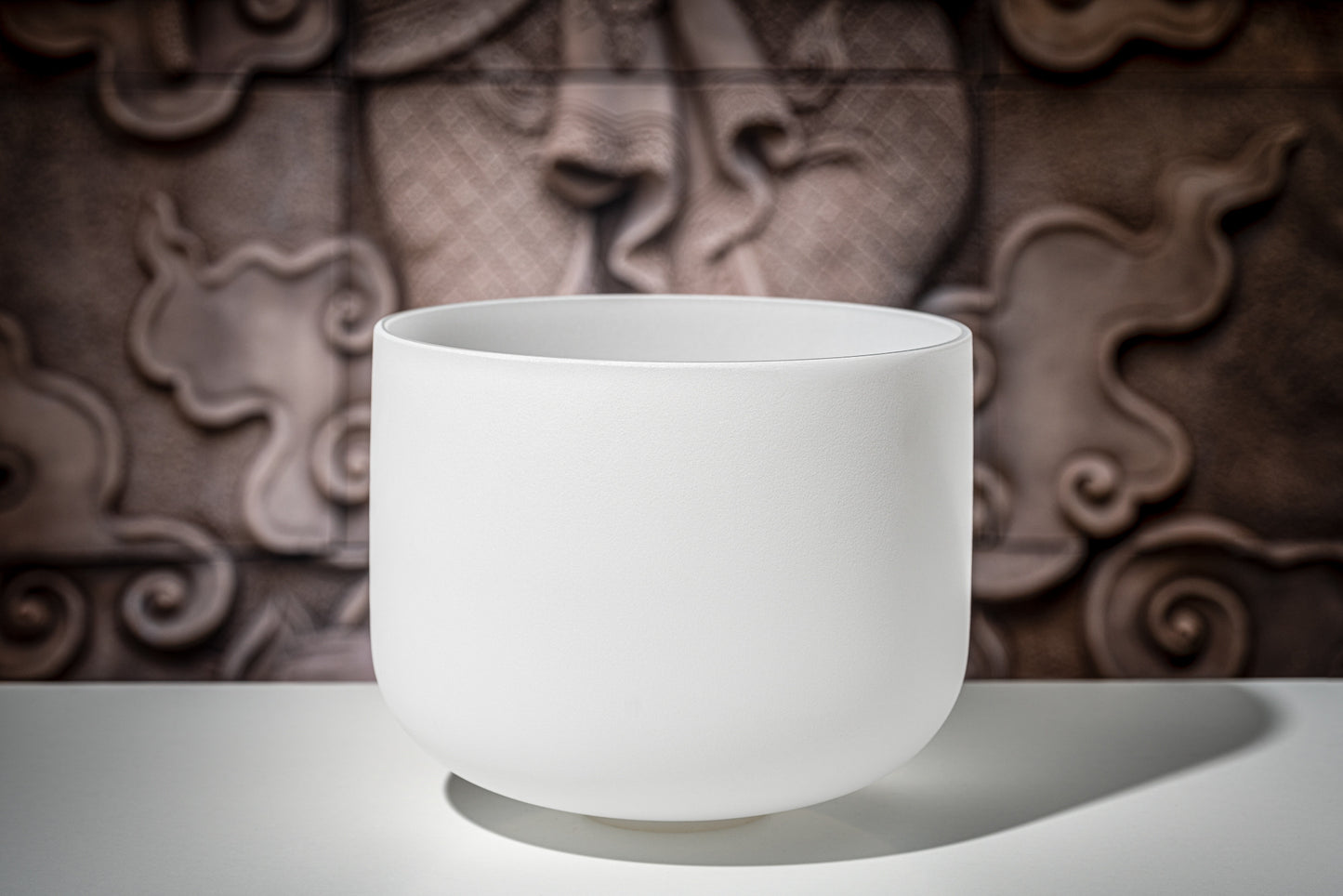 MEINL Sonic Energy White-Frosted Crystal Singing Bowl 12" - E4/Solarplexus Chakra/432 Hz detail view 5 at Luna Panther