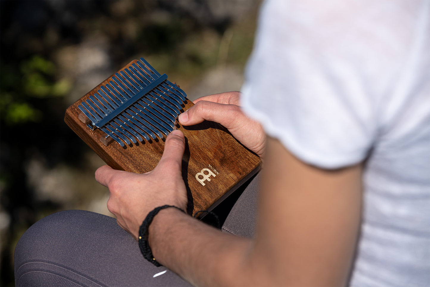 Meinl Sonic Energy Solid Kalimba - 17 notes, acacia detail view 13 at Luna Panther
