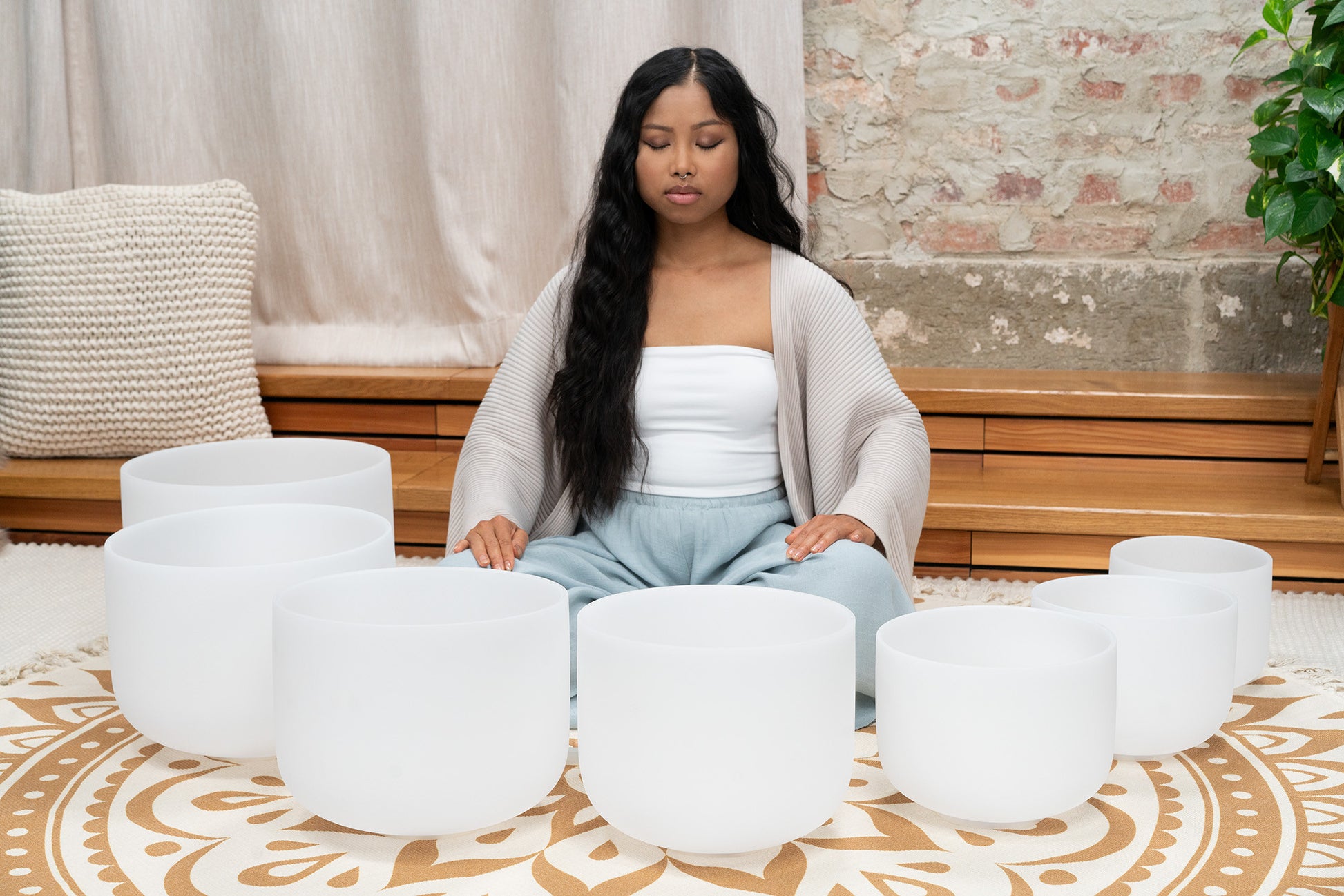 MEINL Sonic Energy White-Frosted Crystal Singing Bowls Set 7 pcs - B4/A4/G4/F4/E4/D4/C4/432 Hz detail view 7 at Luna Panther