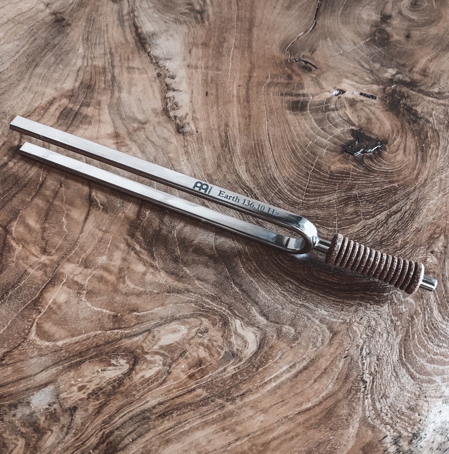 MEINL Sonic Energy Tuning Fork - Earth-Year/Om - 136.10 Hz/C#3 detail view 3 at Luna Panther