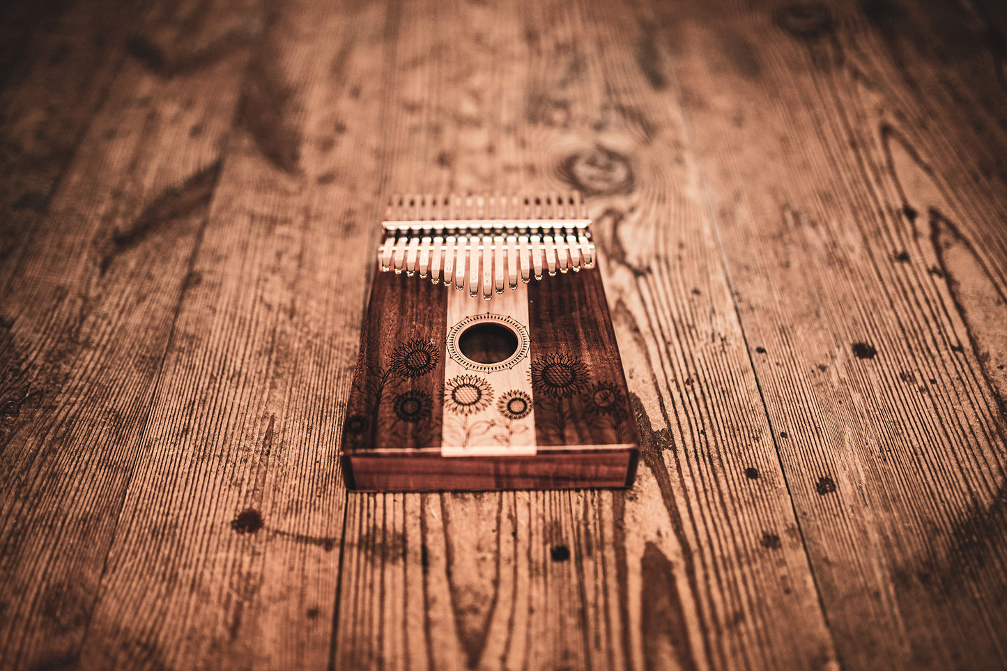 Meinl Sonic Energy Sound Hole Kalimba - 17 tones, maple + acacia detail view 13 at Luna Panther