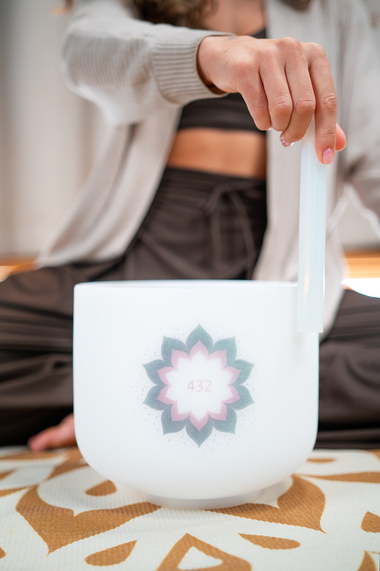 MEINL Sonic Energy Crystal Singing Bowl 9" - 432 Hz, Lotus Flower detail view 4 at Luna Panther