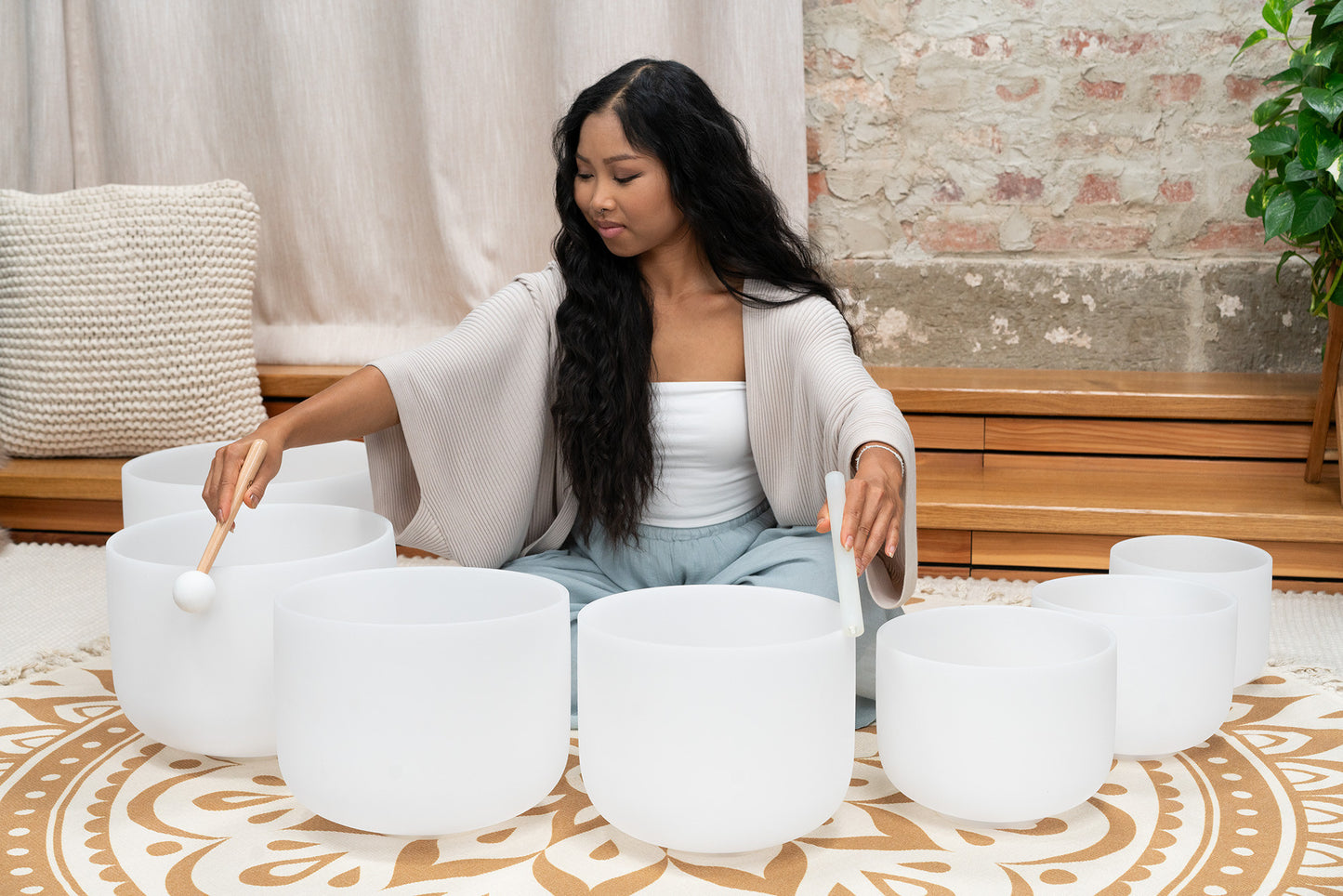MEINL Sonic Energy White-Frosted Crystal Singing Bowls Set 7 pcs - B4/A4/G4/F4/E4/D4/C4/432 Hz detail view 6 at Luna Panther