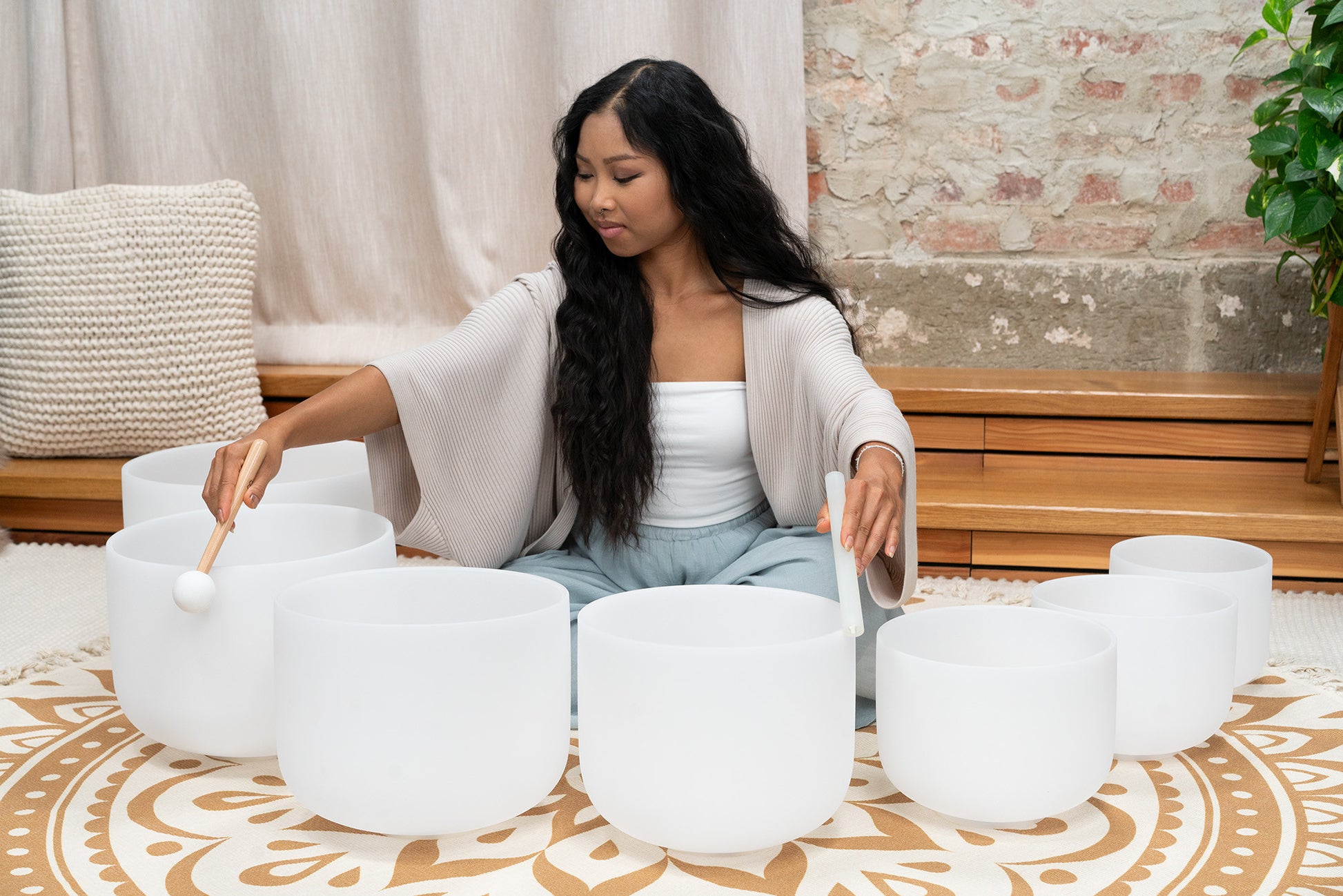 MEINL Sonic Energy White-Frosted Crystal Singing Bowls Set 7 pcs - B4/A4/G4/F4/E4/D4/C4/432 Hz detail view 6 at Luna Panther