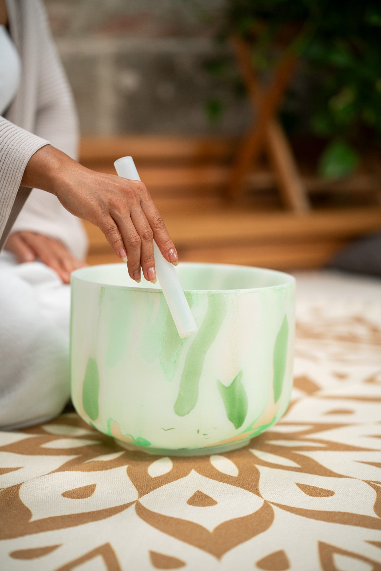 MEINL Sonic Energy Marble Crystal Singing Bowl 10" - F4/Heart Chakra/432 Hz - Green detail view 3 at Luna Panther
