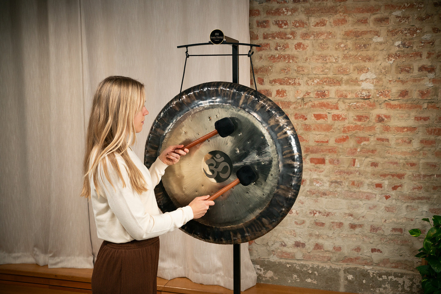 MEINL Sonic Energy Om Gong 32" - 136.10 Hz/C#2/Heart Chakra detail view 4 at Luna Panther