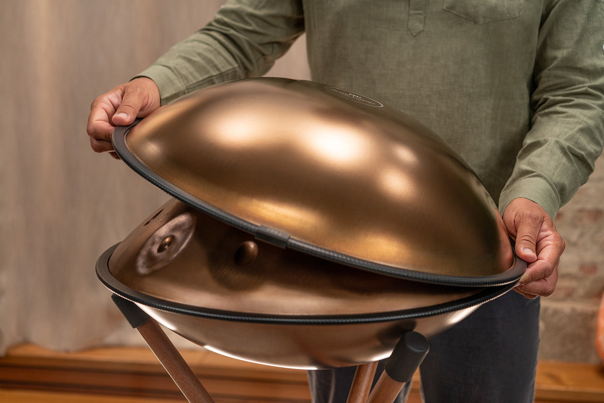 MEINL Sonic Energy Sensory Handpan, Stainless Steel, E La Sirena, 10 Notes, 432 Hz, Vintage co detail view 11 at Luna Panther