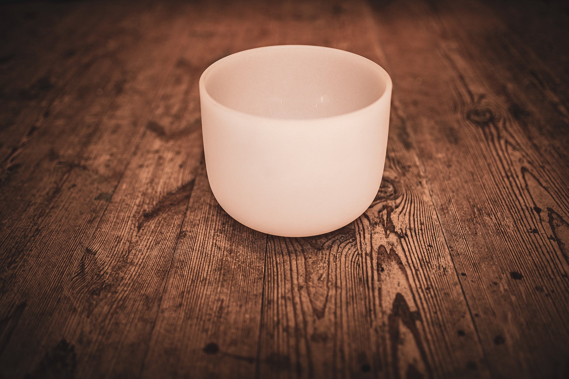 MEINL Sonic Energy White-Frosted Crystal Singing Bowl 8" - F4/Heart Chakra/432 Hz detail view 3 at Luna Panther