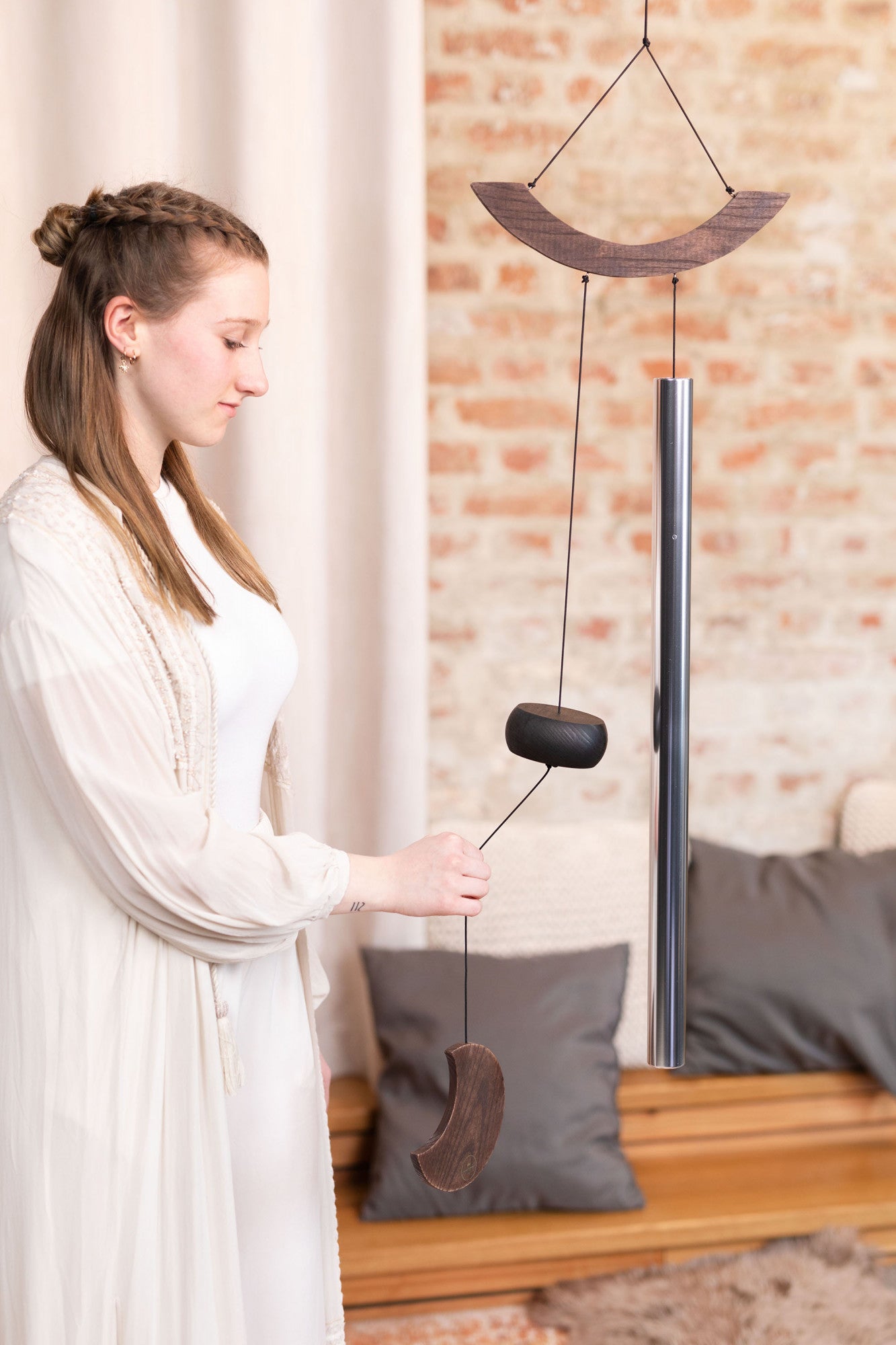 MEINL Sonic Energy Moon Meditation Chime 49"/125 cm - 432 Hz - Curved Suspension/Silver detail view 3 at Luna Panther