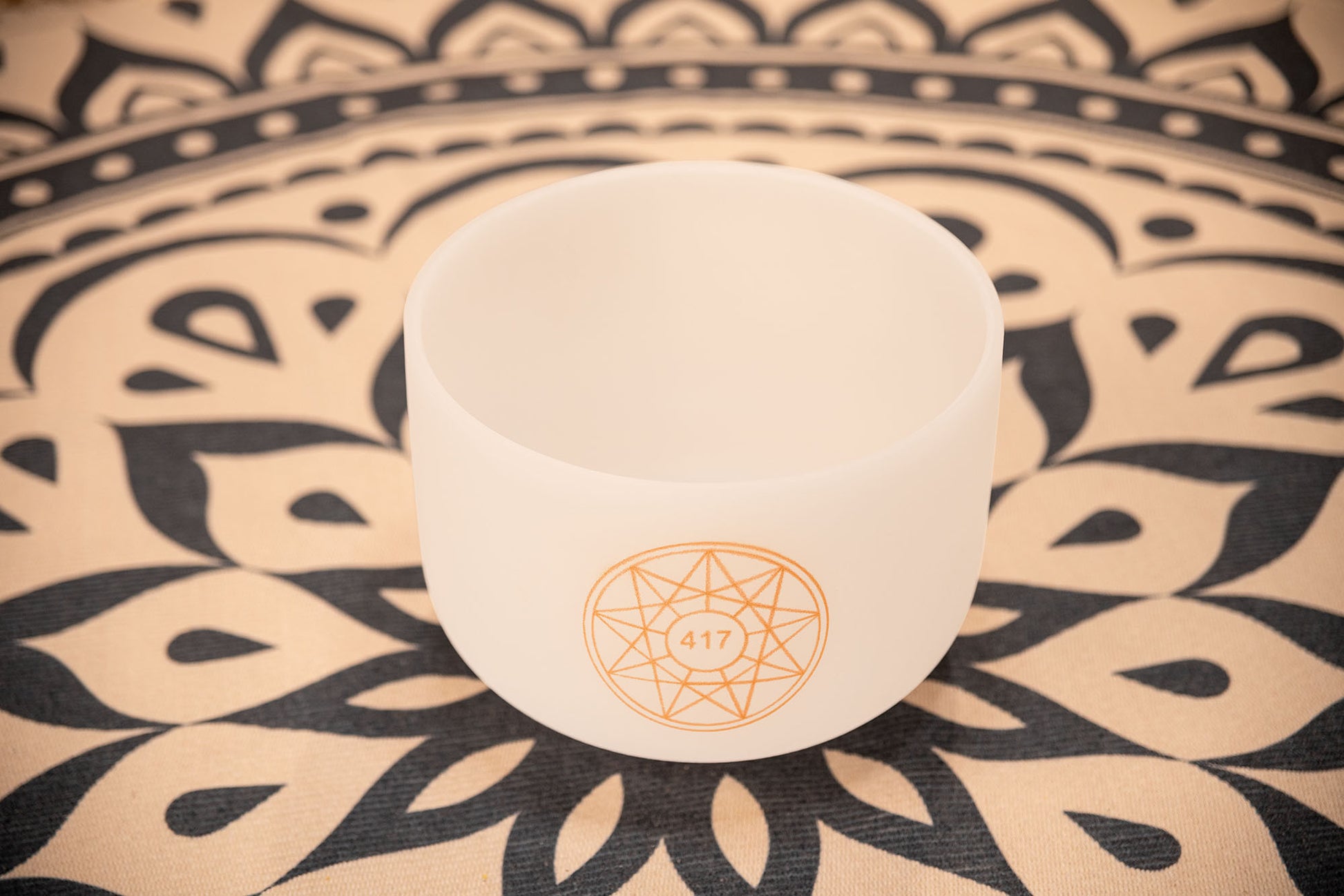 MEINL Sonic Energy Solfeggio Crystal Singing Bowl 10" - G#4/Re/417 Hz detail view 5 at Luna Panther
