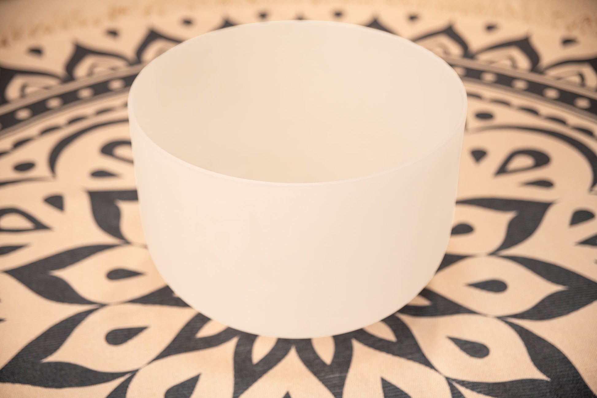 MEINL Sonic Energy White-Frosted Crystal Singing Bowl 14" - G3/Throat Chakra/432 Hz detail view 5 at Luna Panther