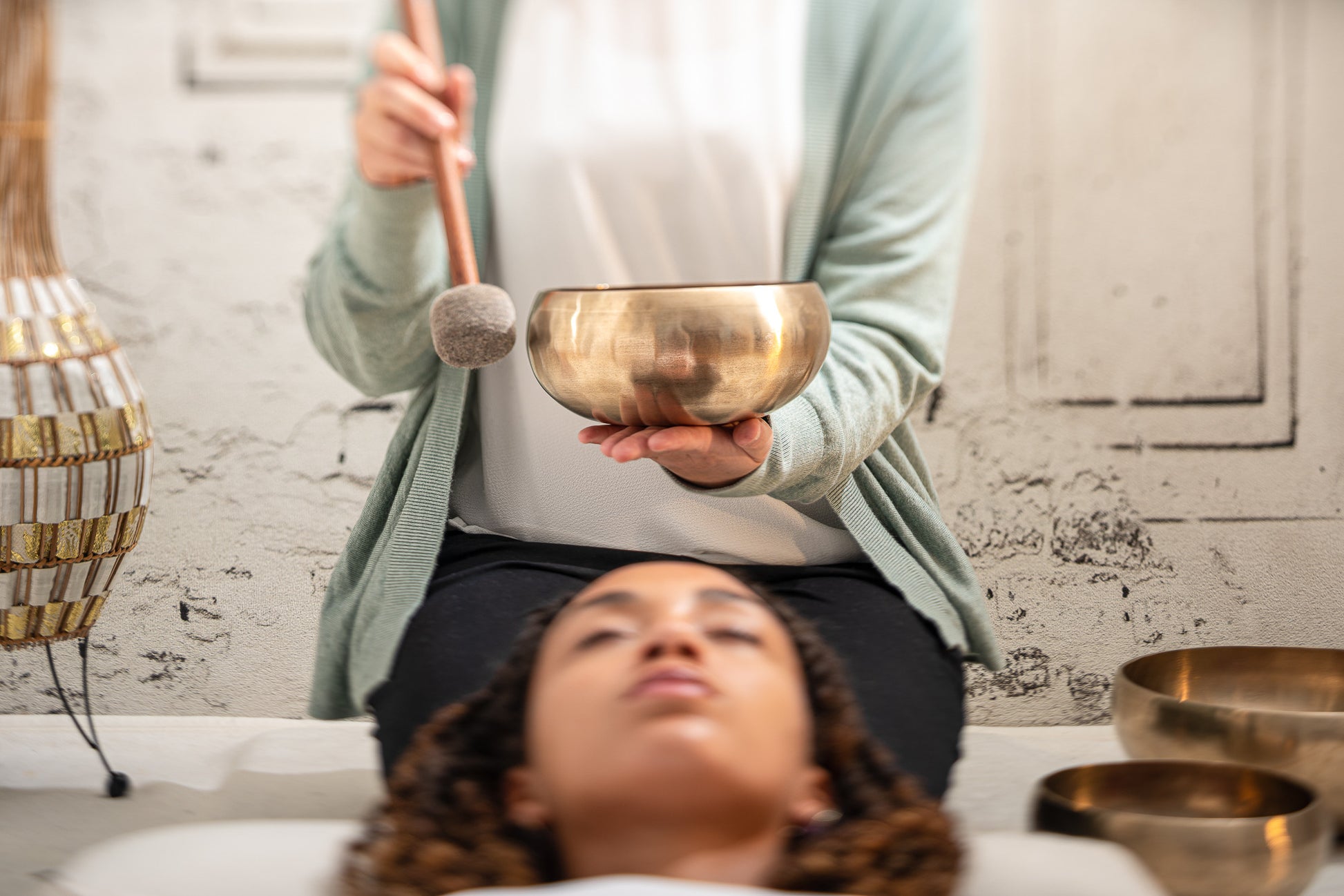 MEINL Sonic Energy Cosmos Series Basic Therapy Singing Bowl Set 5 pcs - 800/1000/2000g + Malle detail view 12 at Luna Panther