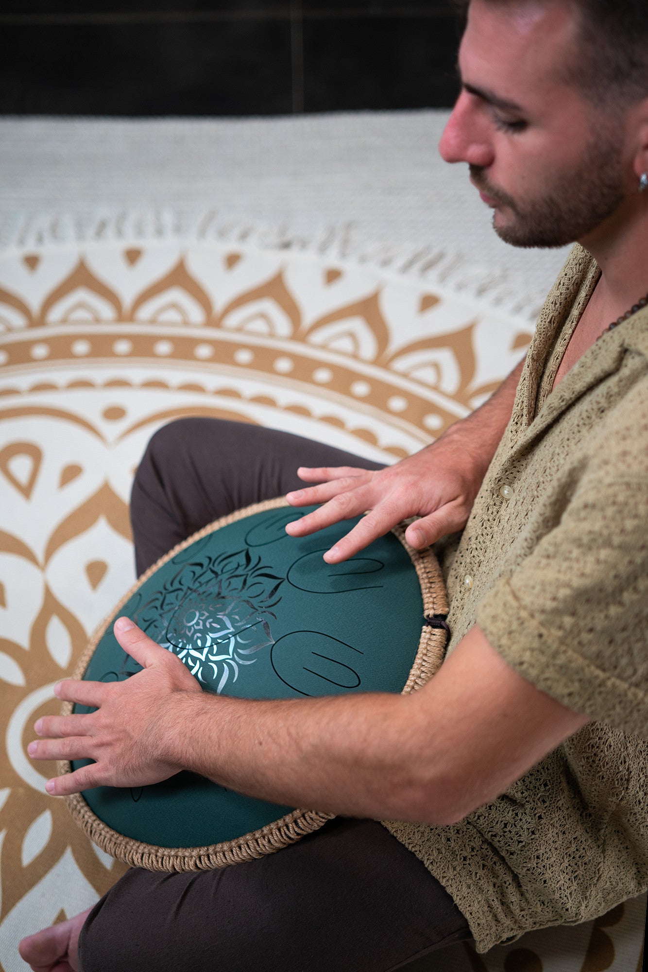 MEINL Sonic Energy Octave Steel Tongue Drum 16" - F# Minor/9 Notes>/432 Hz - Dark Green, Engra detail view 11 at Luna Panther