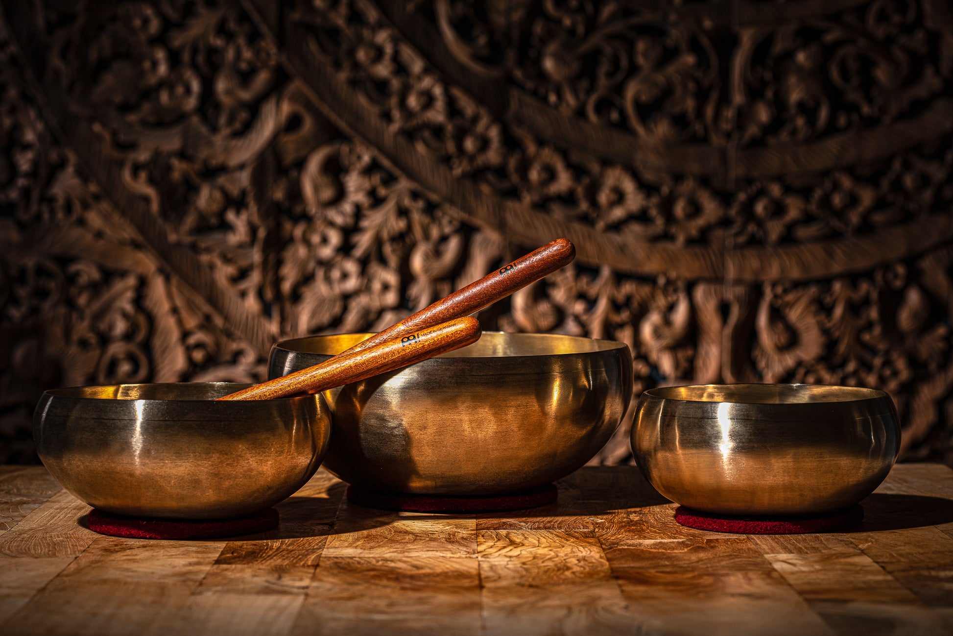 MEINL Sonic Energy Cosmos Series Basic Therapy Singing Bowl Set 5 pcs - 800/1000/2000g + Malle detail view 10 at Luna Panther