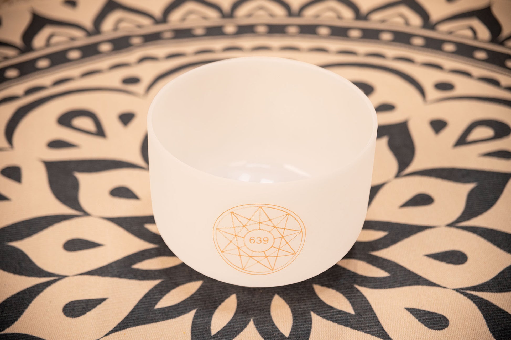 MEINL Sonic Energy Solfeggio Crystal Singing Bowl 10" - D#4/Fa/639 Hz detail view 5 at Luna Panther