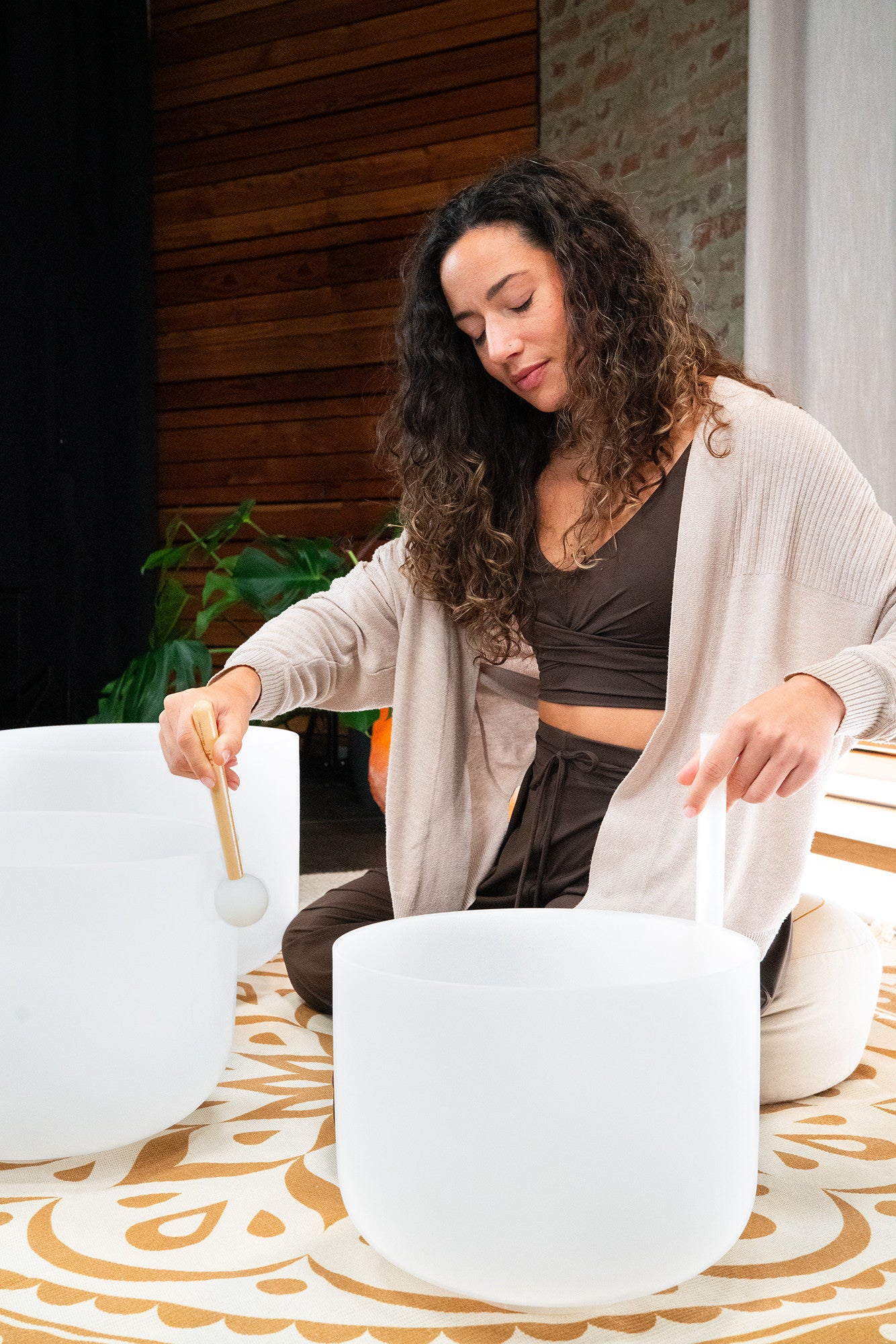 MEINL Sonic Energy 3-piece Crystal Singing Bowl Set, C3 / E3 / G3, 440 Hz detail view 3 at Luna Panther