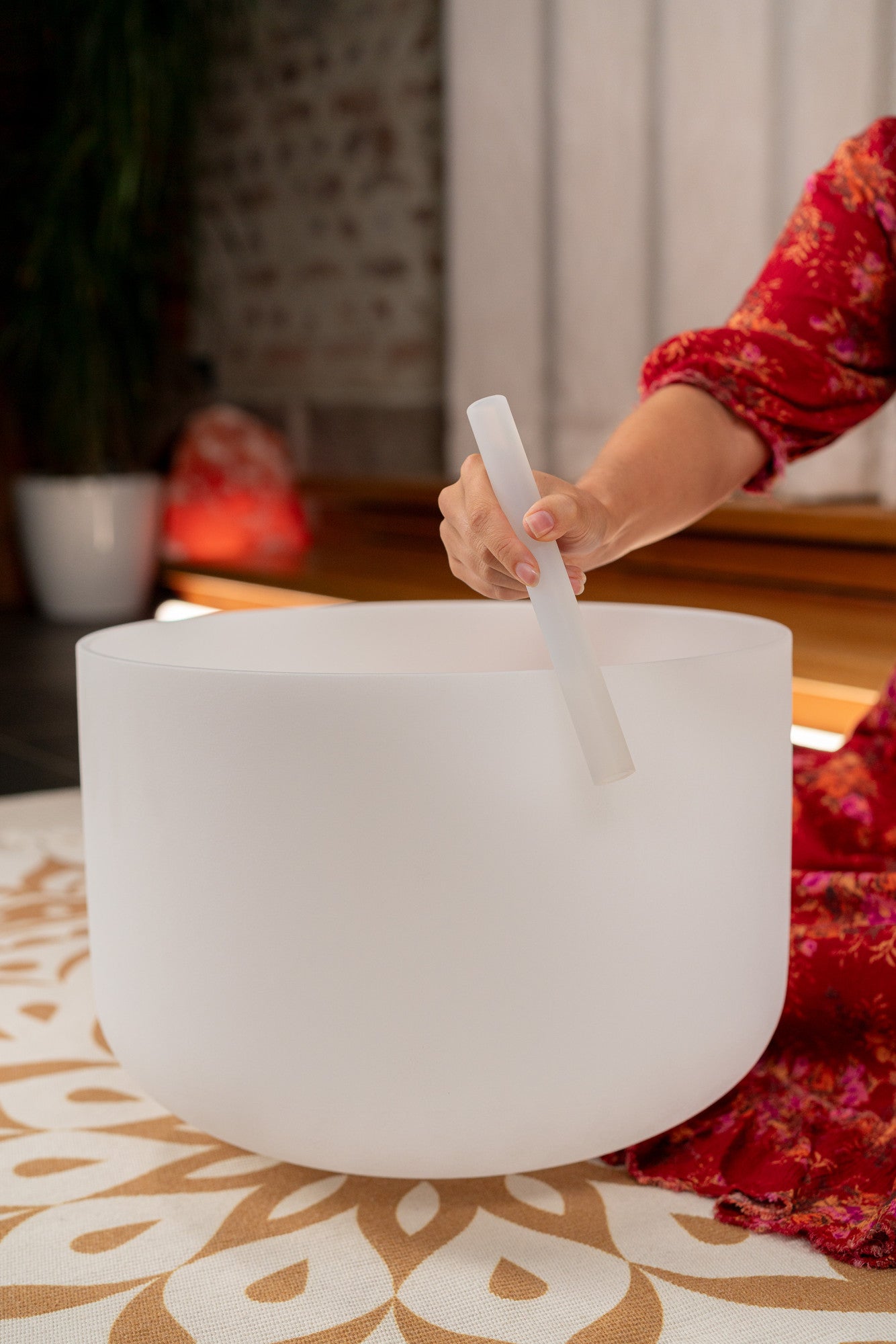 MEINL Sonic Energy White-Frosted Crystal Singing Bowl 16" - C3/Root Chakra/440 Hz detail view 3 at Luna Panther