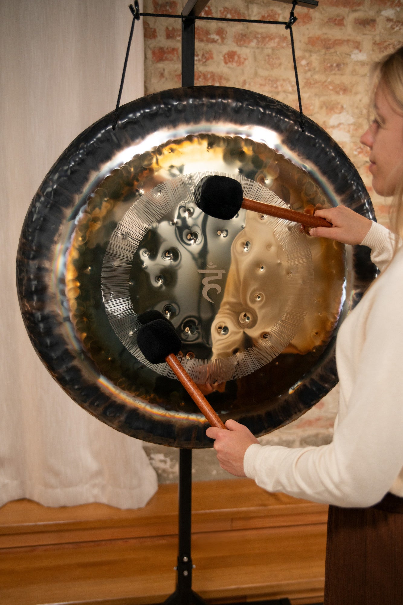Meinl Sonic Energy Chakra Gong 32" - Throat Chakra/141,27 Hz/C#2 detail view 6 at Luna Panther