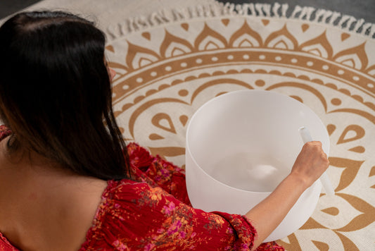 MEINL Sonic Energy White-Frosted Crystal Singing Bowl 14" - E3/Solarplexus Chakra/440 Hz detail view 2 at Luna Panther alternate view