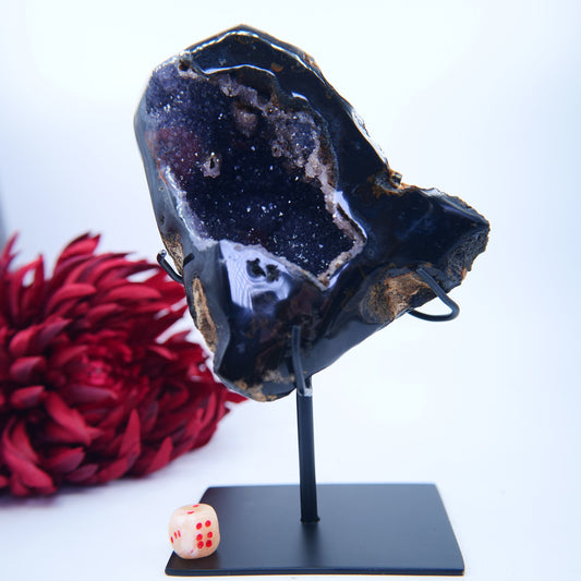 Agate Geode Brazil 1031 g on stand. - Luna Panther