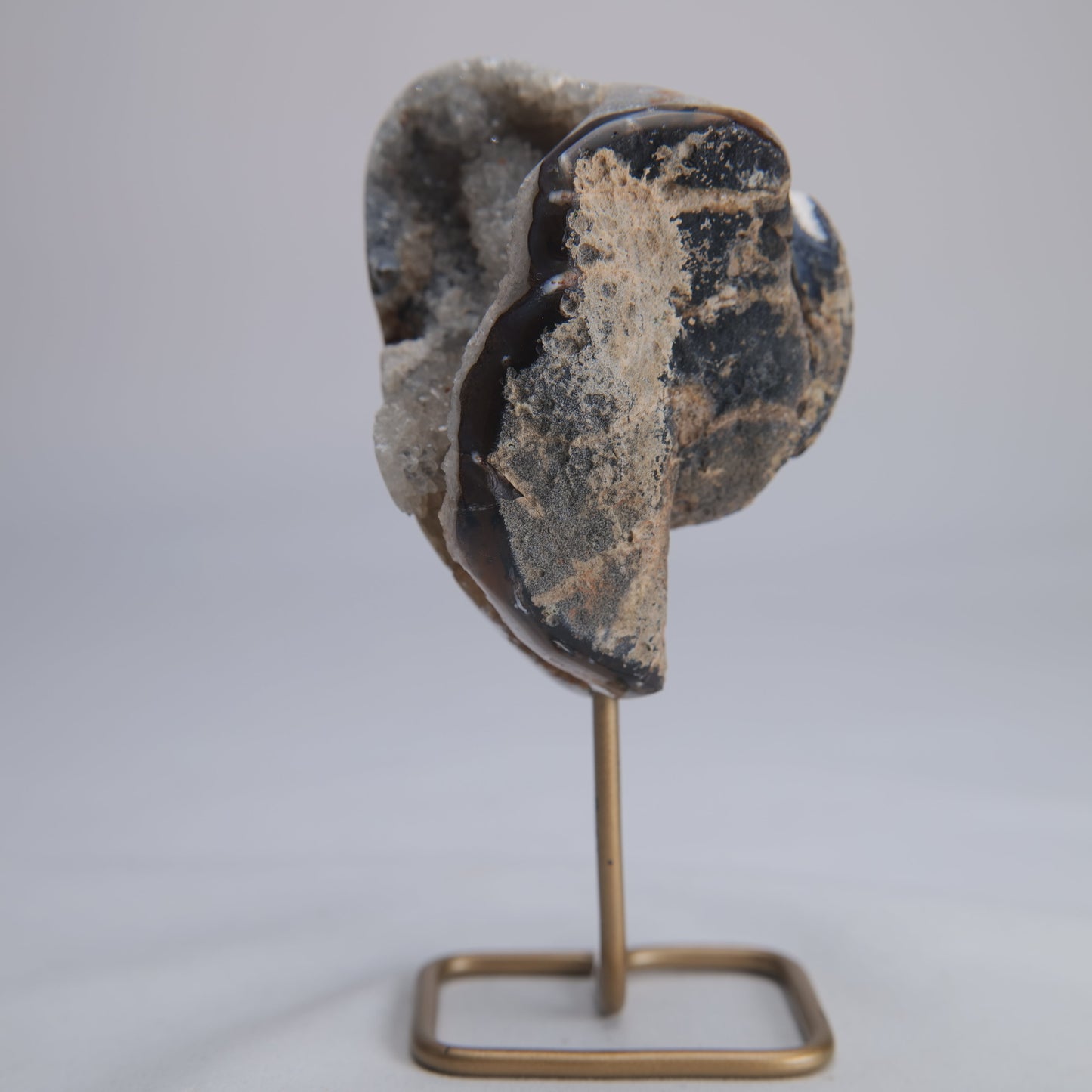 Agate Geode Druzy on Stand 184g - Luna Panther