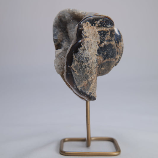 Agate Geode Druzy on Stand 184g - Luna Panther alternate view