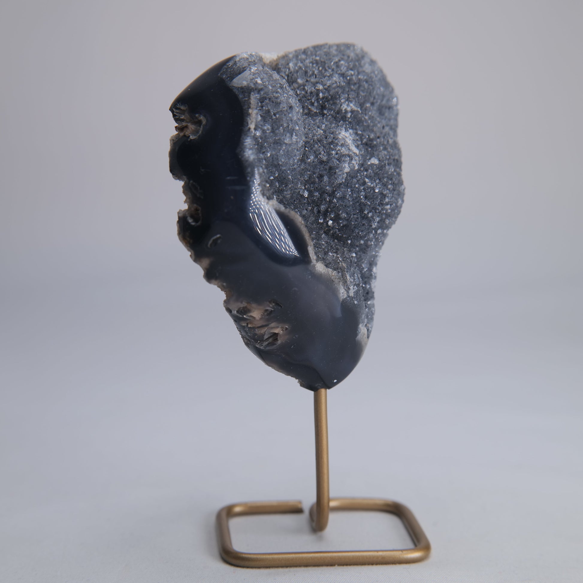 Agate Geode Druzy on Stand 221g - Luna Panther