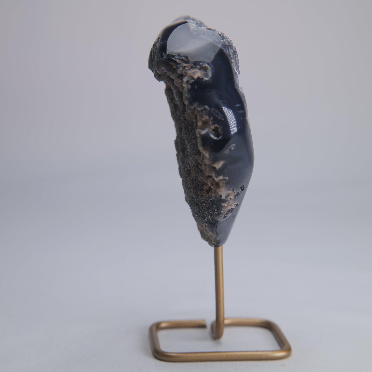Agate Geode Druzy on Stand 221g - Luna Panther